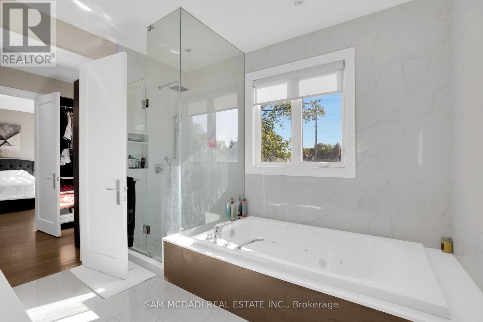 1196 Strathy Avenue, Mississauga, ON - Indoor Photo Showing Bathroom