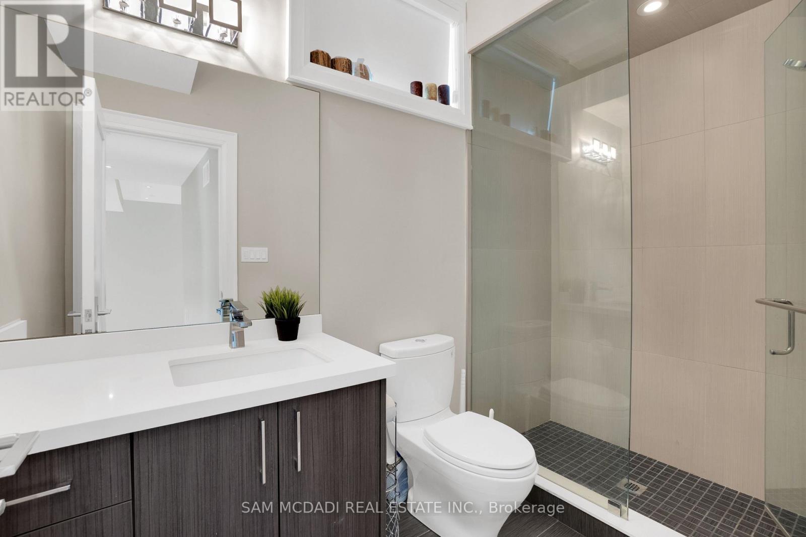 1196 Strathy Avenue, Mississauga, ON - Indoor Photo Showing Bathroom