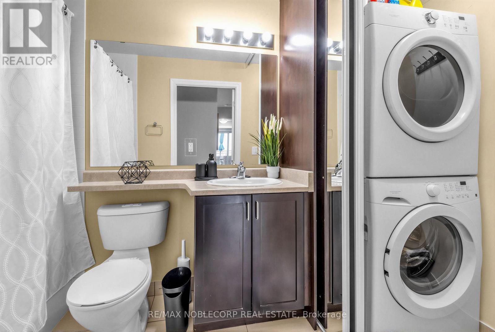 610 - 7730 Kipling Avenue, Vaughan, ON - Indoor Photo Showing Laundry Room