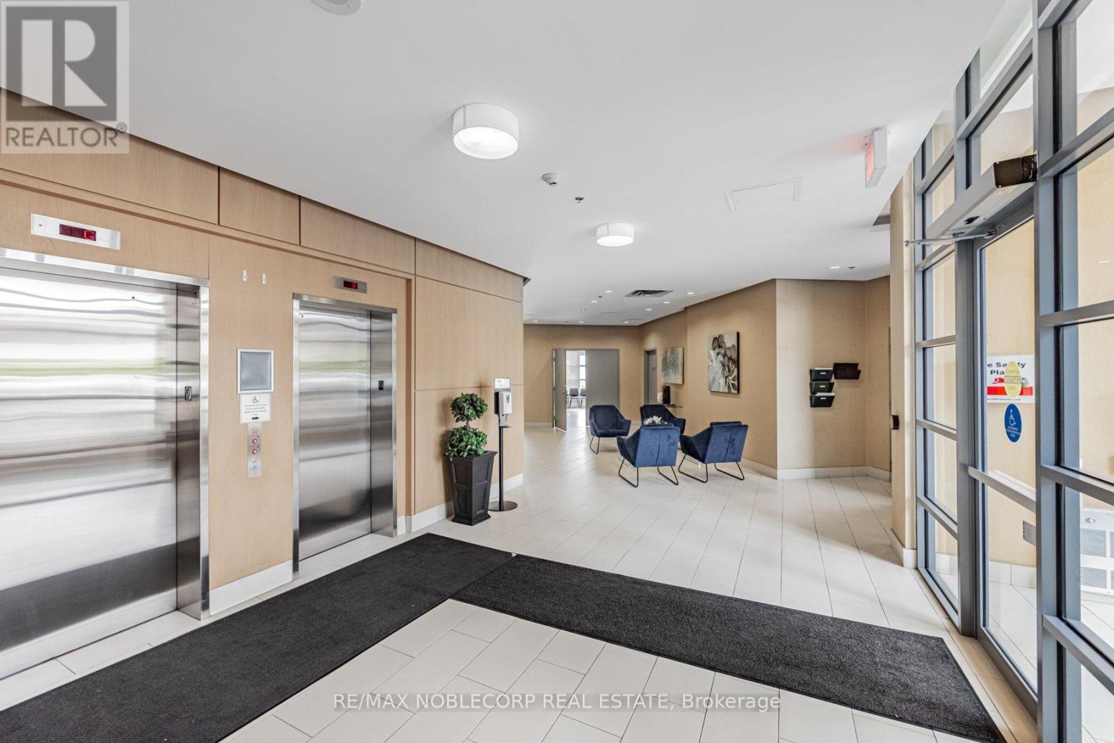 610 - 7730 Kipling Avenue, Vaughan, ON - Indoor Photo Showing Other Room