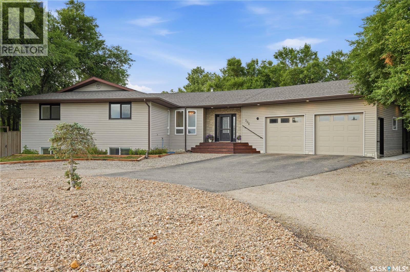 306 Valleyview Boulevard, Caronport, SK - Outdoor