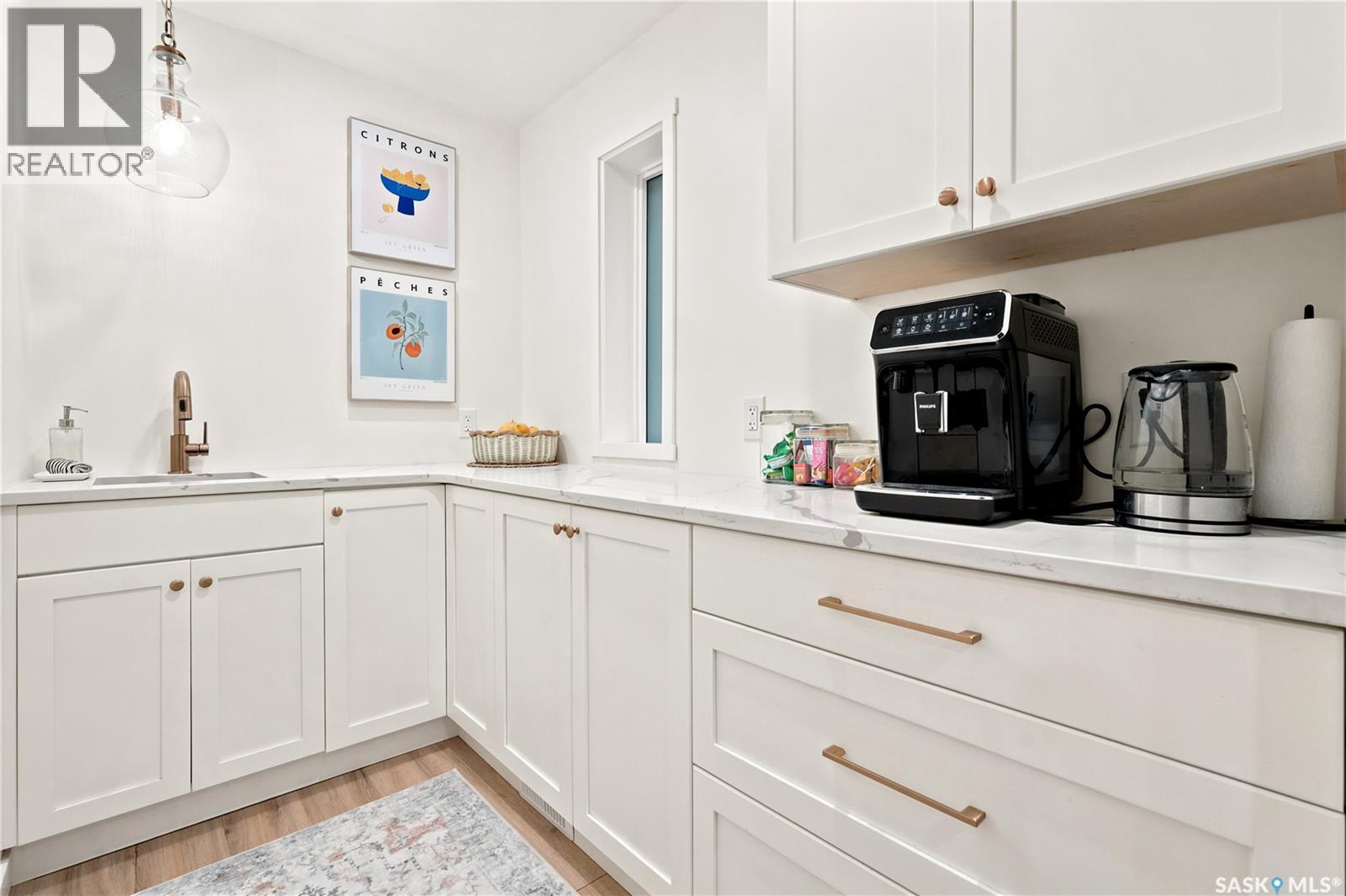 306 Valleyview Boulevard, Caronport, SK - Indoor Photo Showing Kitchen