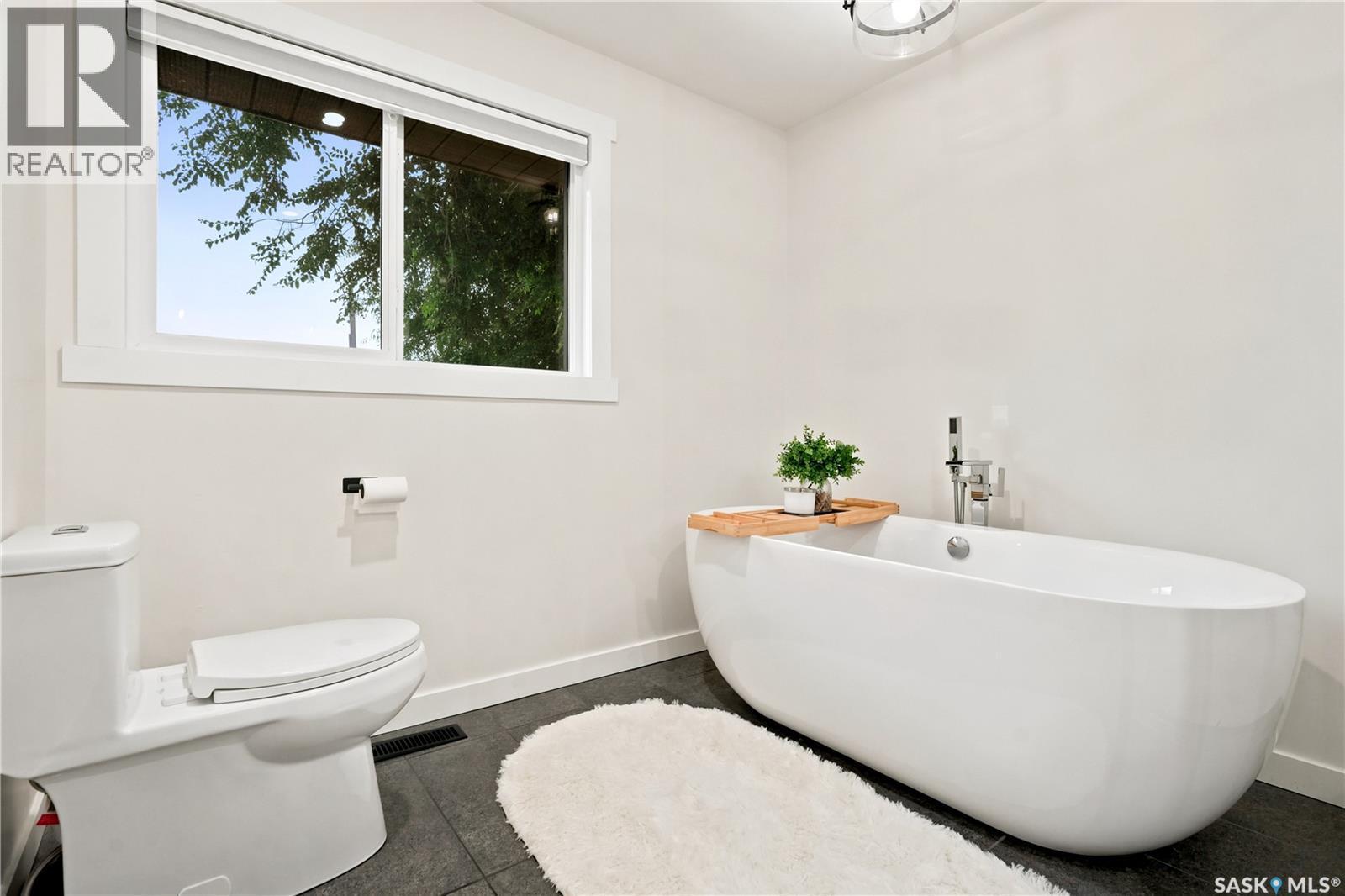 306 Valleyview Boulevard, Caronport, SK - Indoor Photo Showing Bathroom