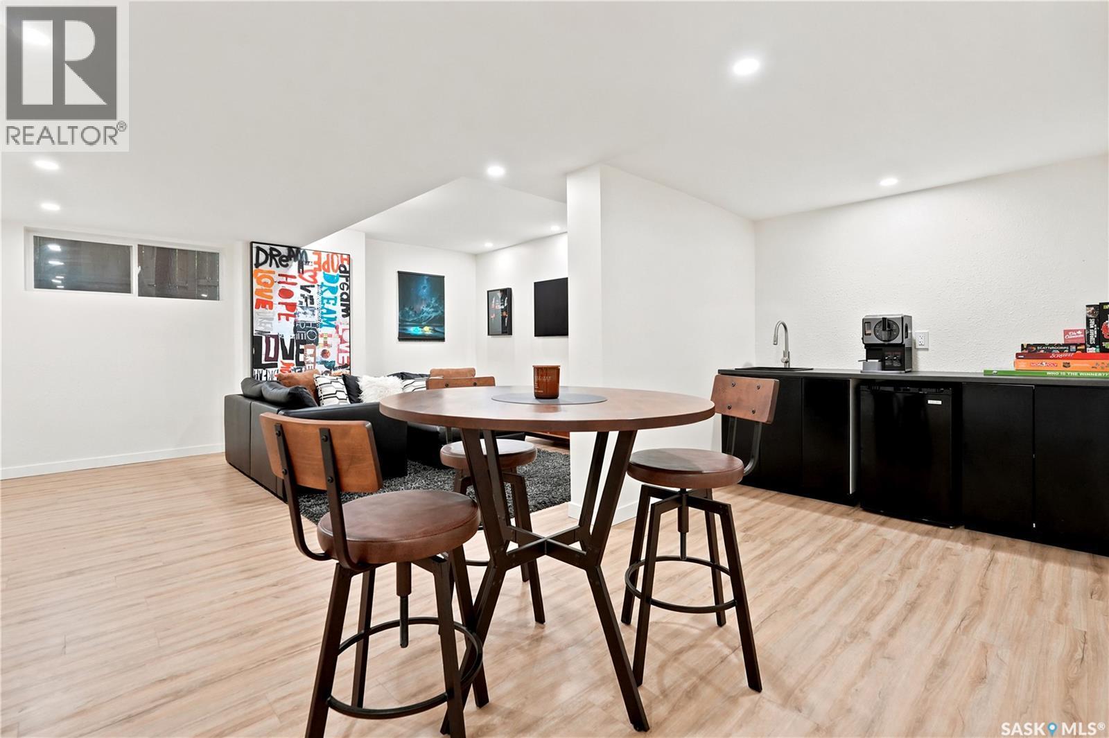 306 Valleyview Boulevard, Caronport, SK - Indoor Photo Showing Dining Room