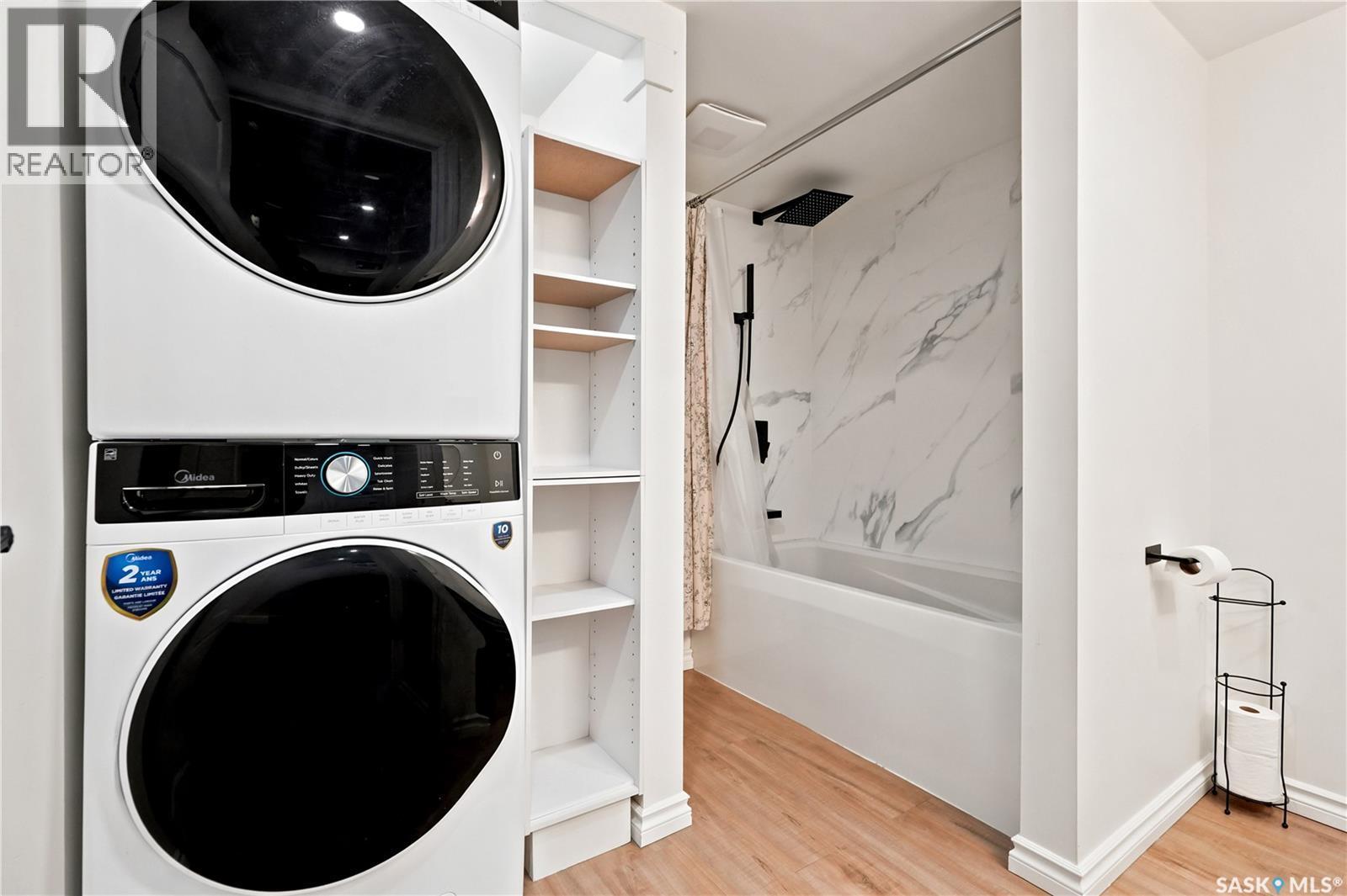 306 Valleyview Boulevard, Caronport, SK - Indoor Photo Showing Laundry Room