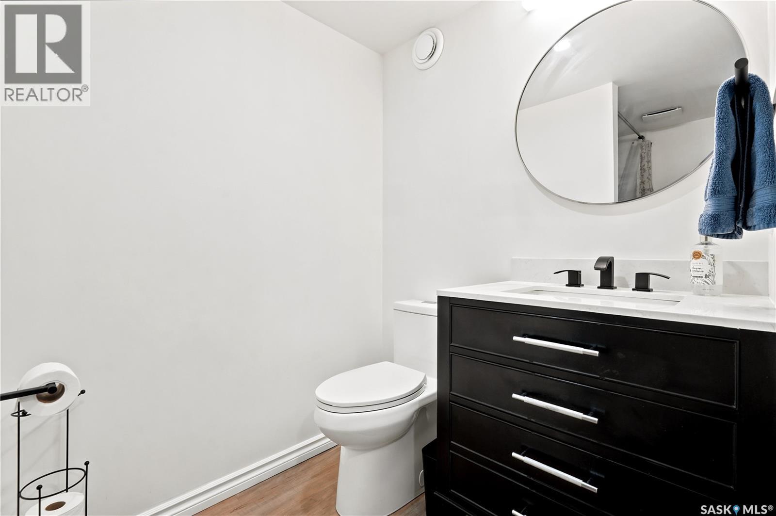 306 Valleyview Boulevard, Caronport, SK - Indoor Photo Showing Bathroom