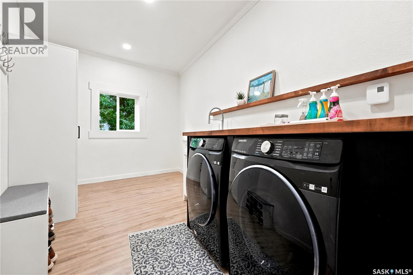 306 Valleyview Boulevard, Caronport, SK - Indoor Photo Showing Laundry Room