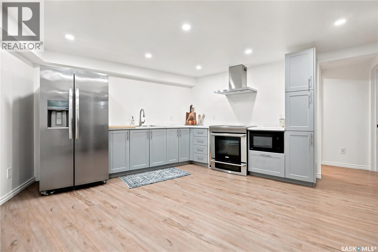 306 Valleyview Boulevard, Caronport, SK - Indoor Photo Showing Kitchen