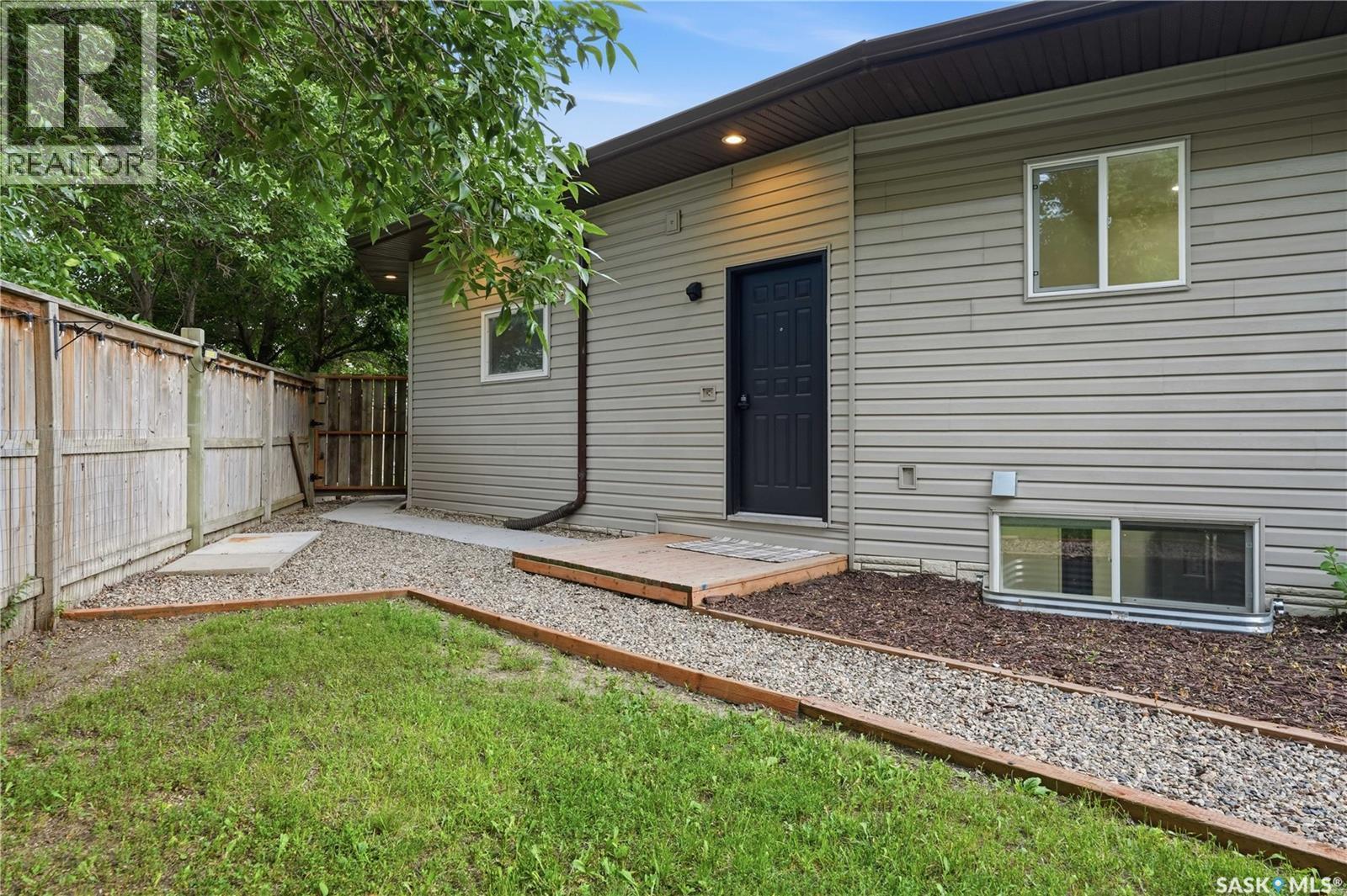 306 Valleyview Boulevard, Caronport, SK - Outdoor With Exterior