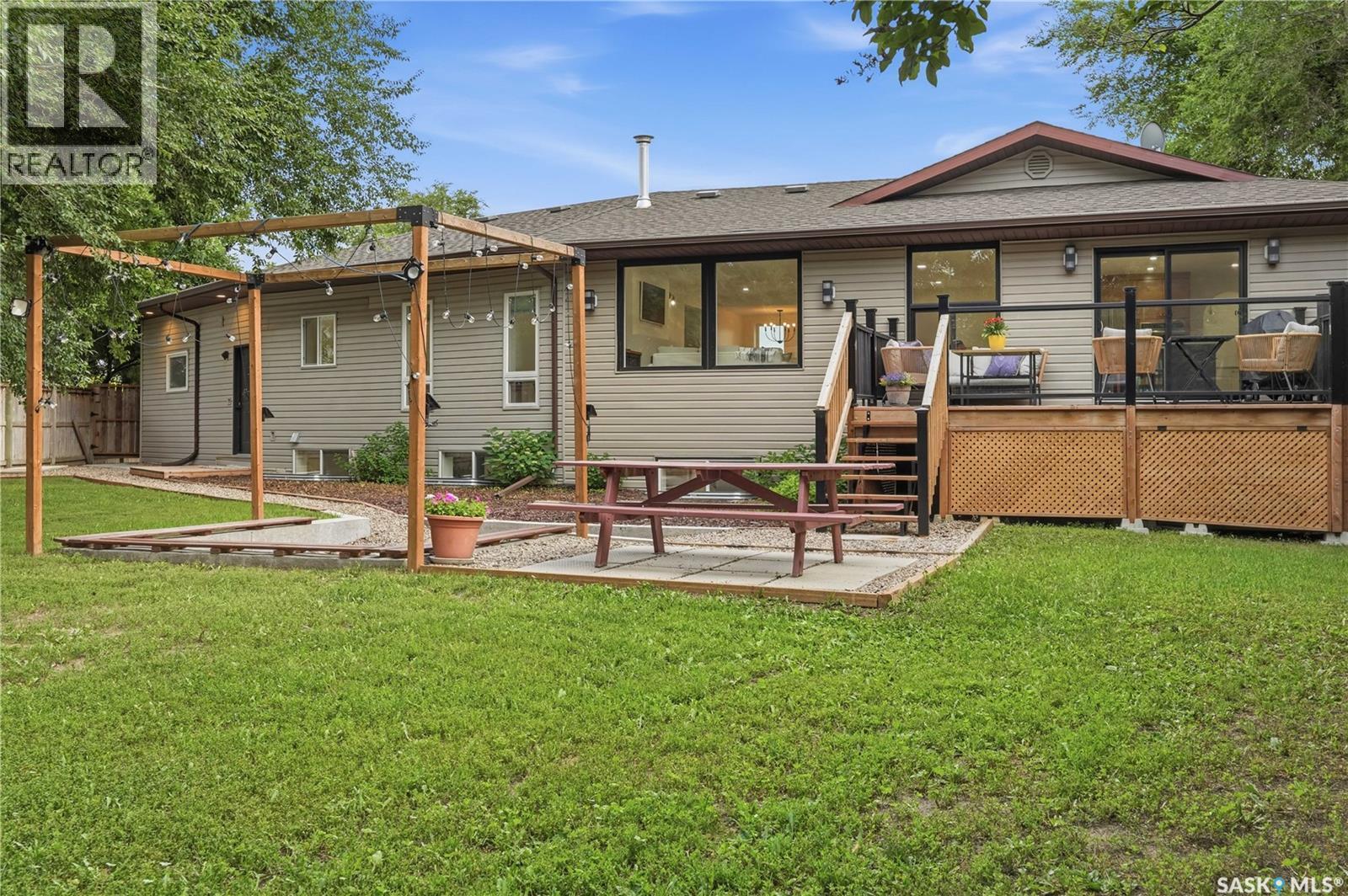 306 Valleyview Boulevard, Caronport, SK - Outdoor With Deck Patio Veranda