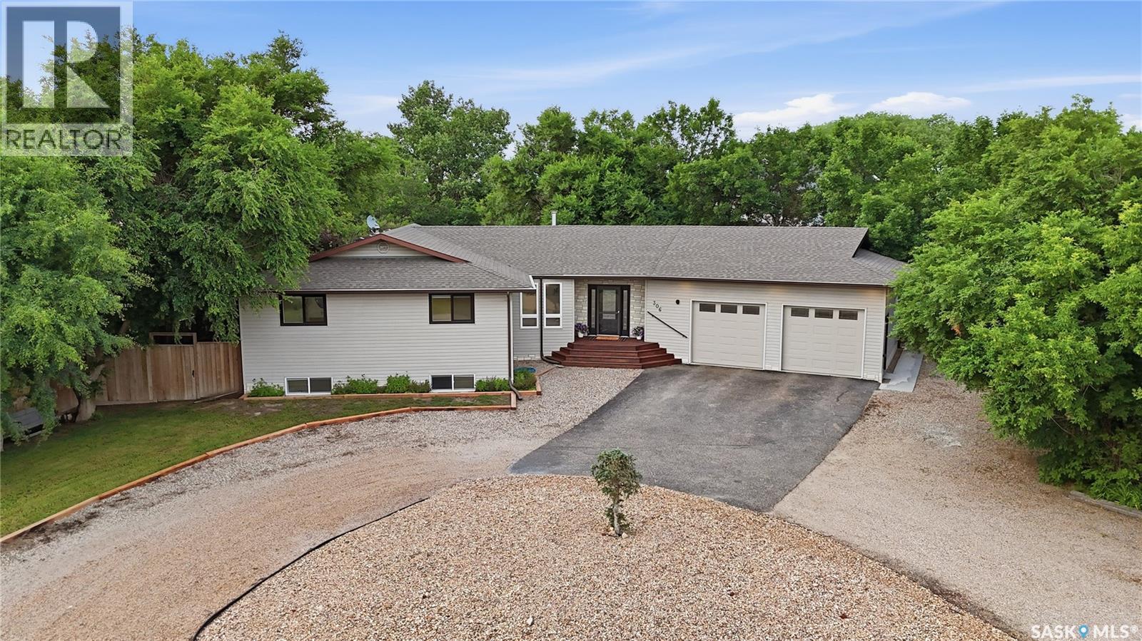 306 Valleyview Boulevard, Caronport, SK - Outdoor