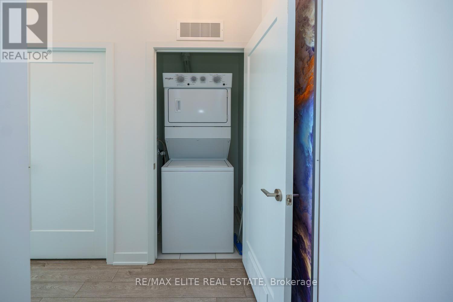 Ph 10 - 105 Oneida Crescent, Richmond Hill, ON - Indoor Photo Showing Laundry Room