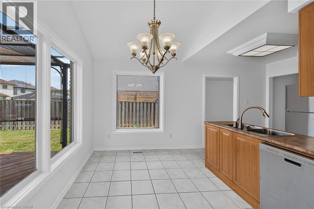 21 Springgarden Crescent, Hamilton, ON - Indoor Photo Showing Kitchen With Double Sink