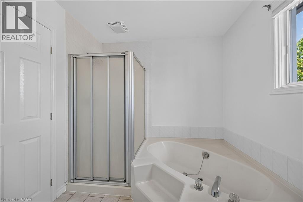 21 Springgarden Crescent, Hamilton, ON - Indoor Photo Showing Bathroom