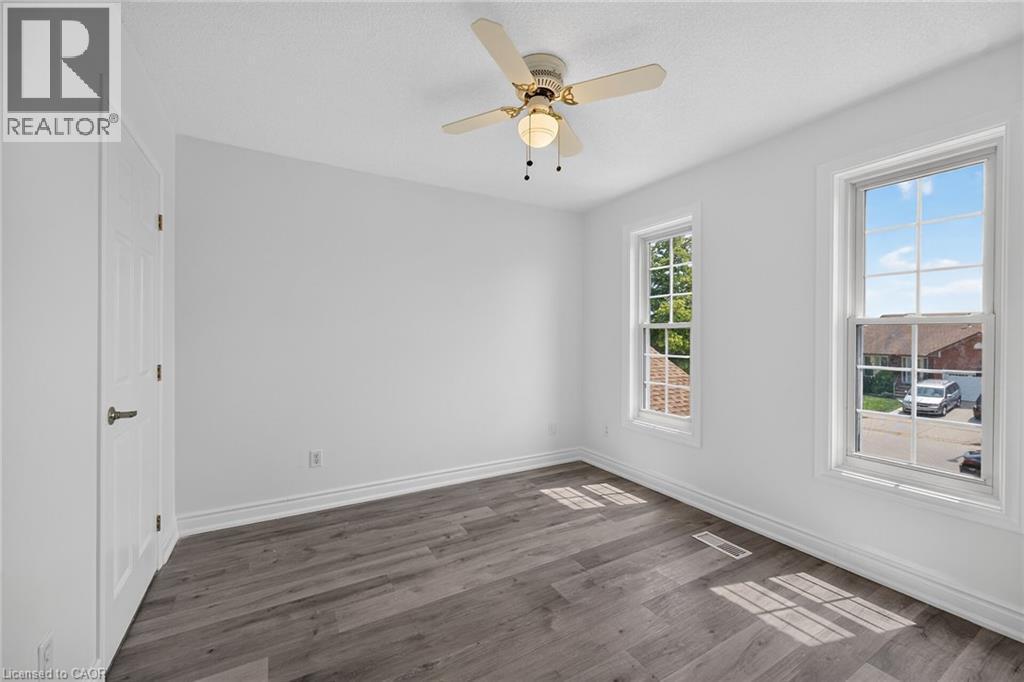21 Springgarden Crescent, Hamilton, ON - Indoor Photo Showing Other Room