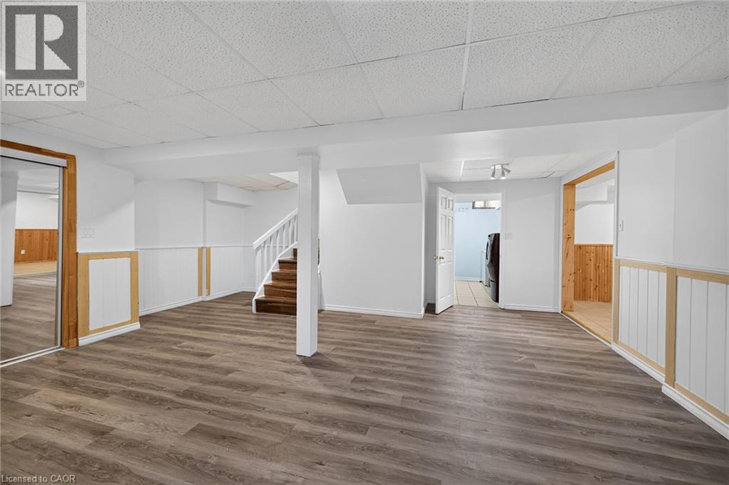 21 Springgarden Crescent, Hamilton, ON - Indoor Photo Showing Other Room