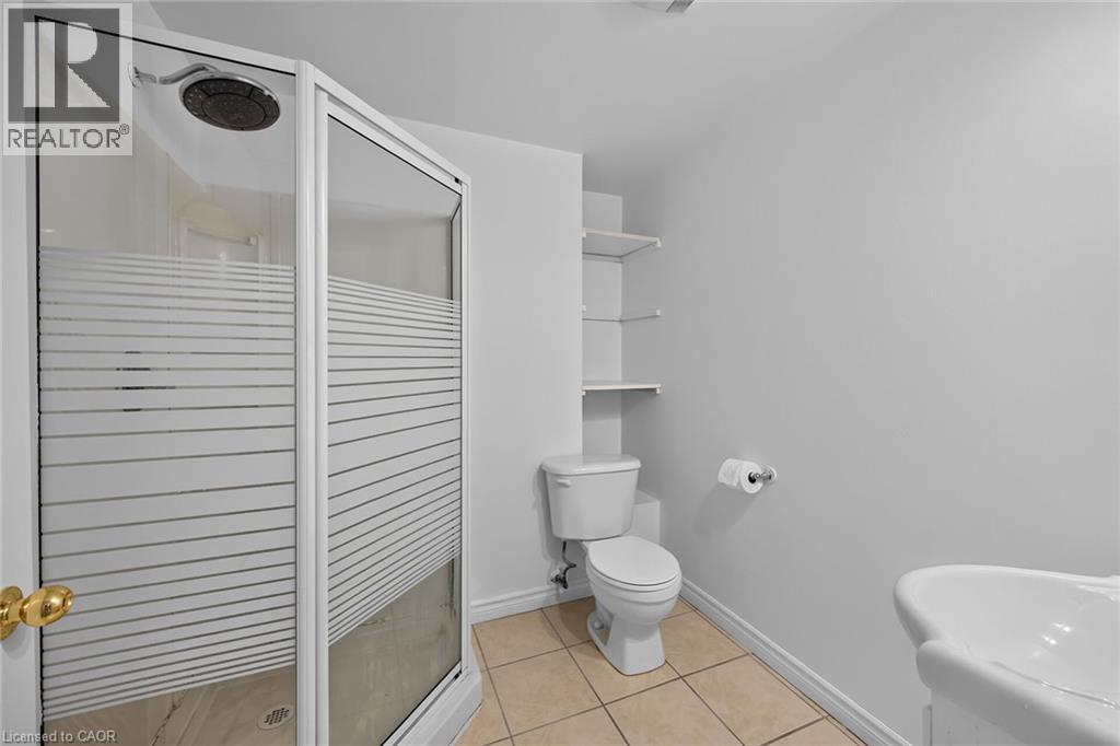 21 Springgarden Crescent, Hamilton, ON - Indoor Photo Showing Bathroom