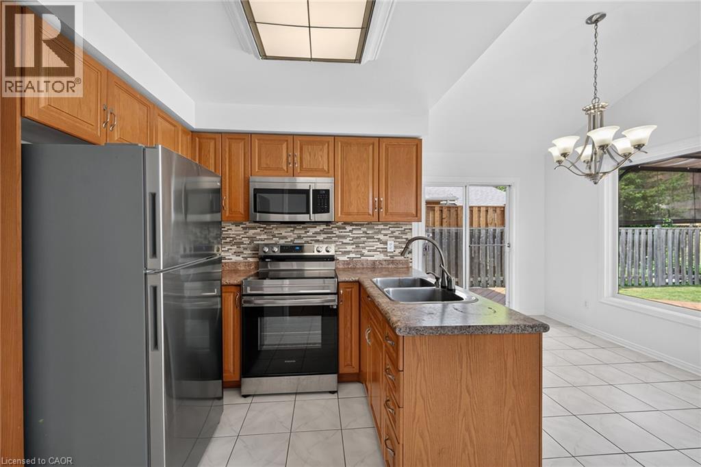21 Springgarden Crescent, Hamilton, ON - Indoor Photo Showing Kitchen With Double Sink