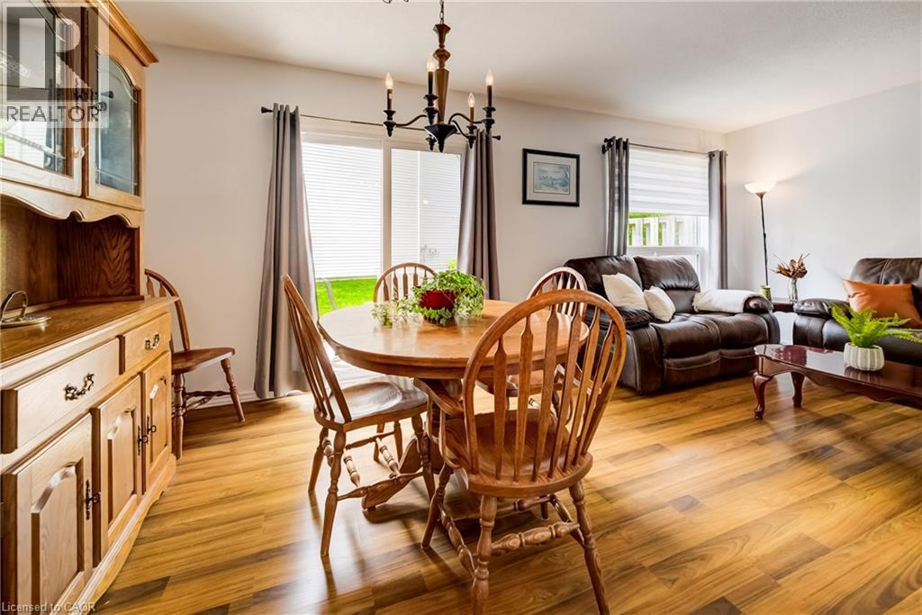 210 Highland Crescent Unit# 11, Kitchener, ON - Indoor Photo Showing Dining Room