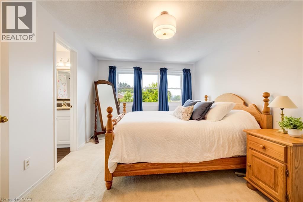 210 Highland Crescent Unit# 11, Kitchener, ON - Indoor Photo Showing Bedroom