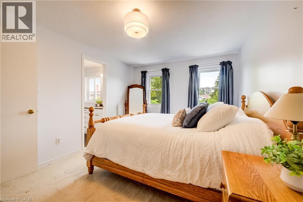 210 Highland Crescent Unit# 11, Kitchener, ON - Indoor Photo Showing Bedroom