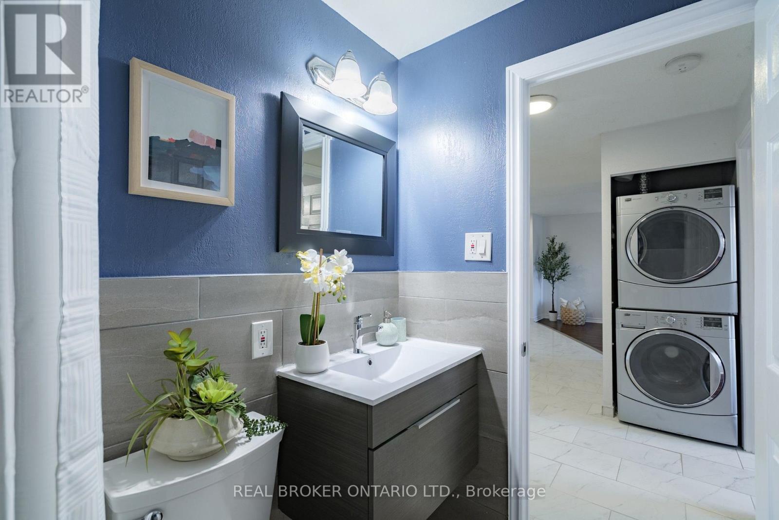 202 - 893 Concession Street, Hamilton, ON - Indoor Photo Showing Laundry Room