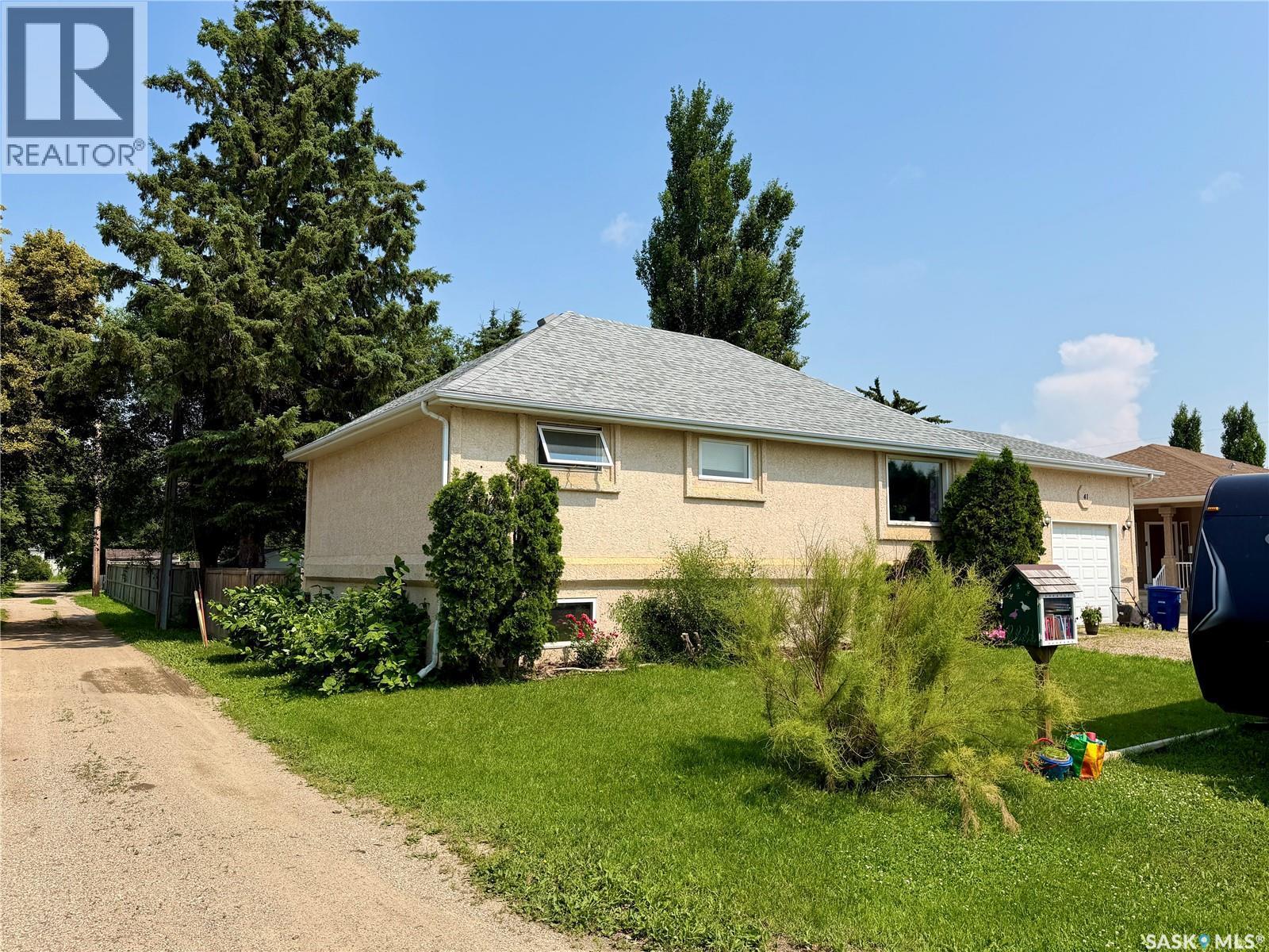 41 Campbell Place, Clavet, SK - Outdoor