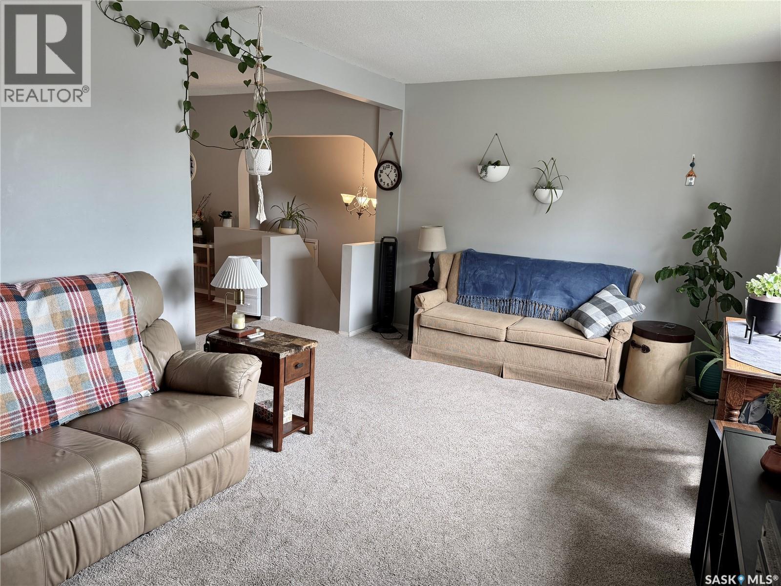 41 Campbell Place, Clavet, SK - Indoor Photo Showing Living Room
