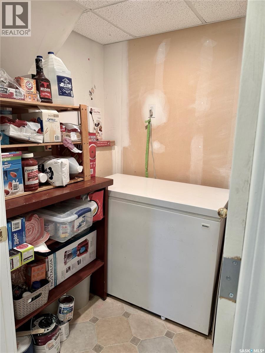 41 Campbell Place, Clavet, SK - Indoor