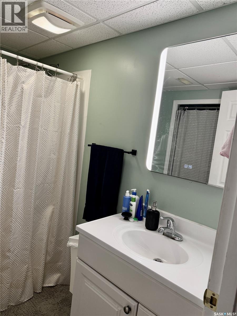 41 Campbell Place, Clavet, SK - Indoor Photo Showing Bathroom