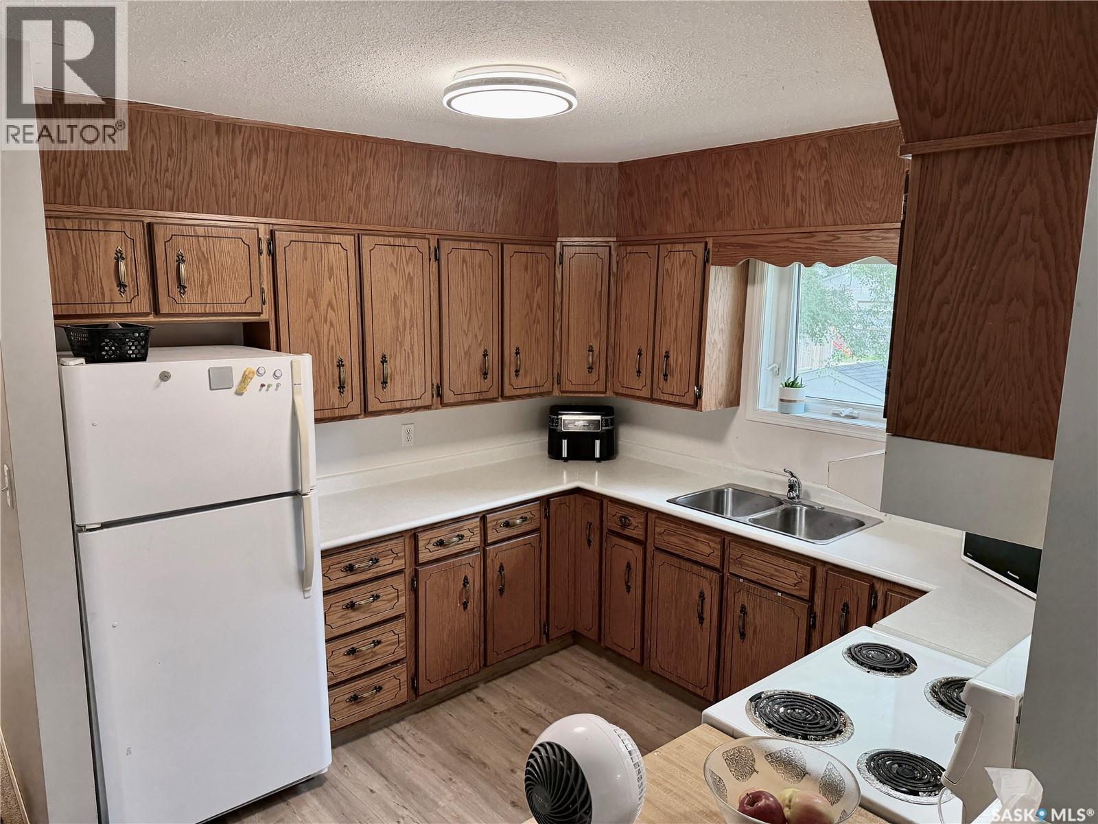 41 Campbell Place, Clavet, SK - Indoor Photo Showing Kitchen With Double Sink