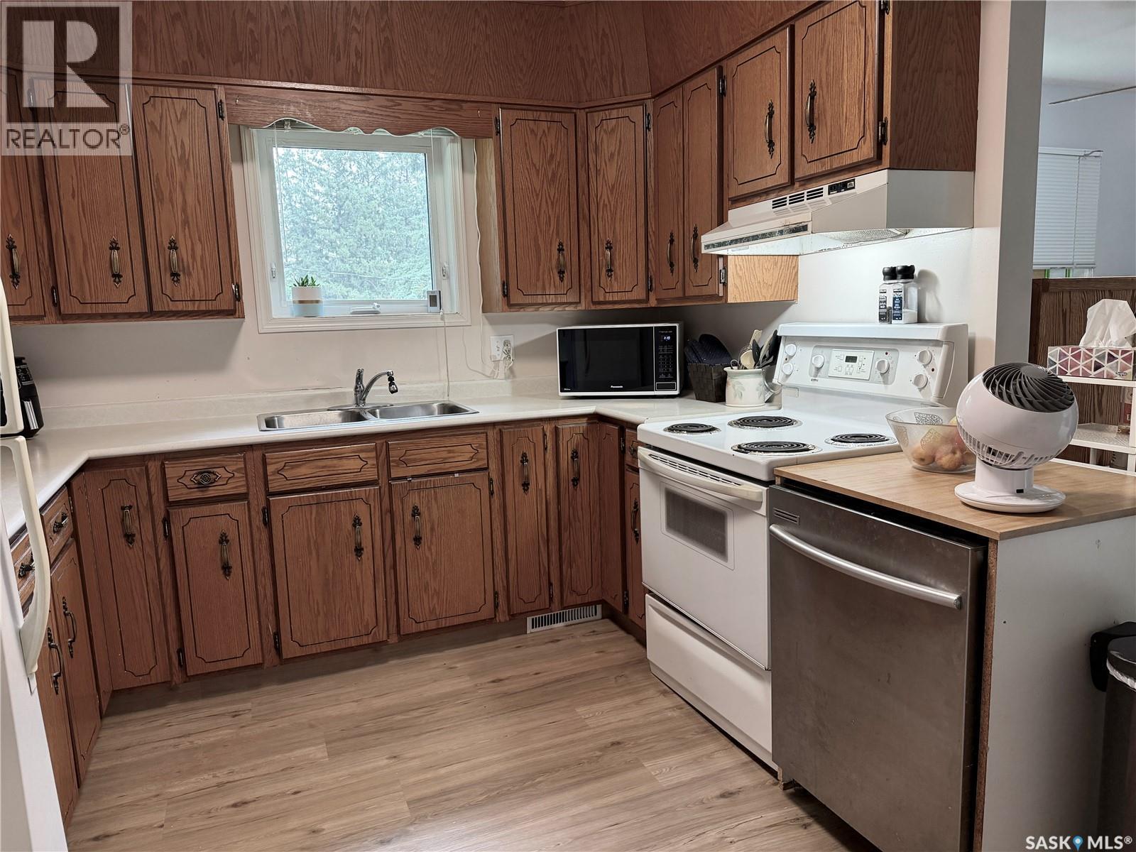 41 Campbell Place, Clavet, SK - Indoor Photo Showing Kitchen With Double Sink