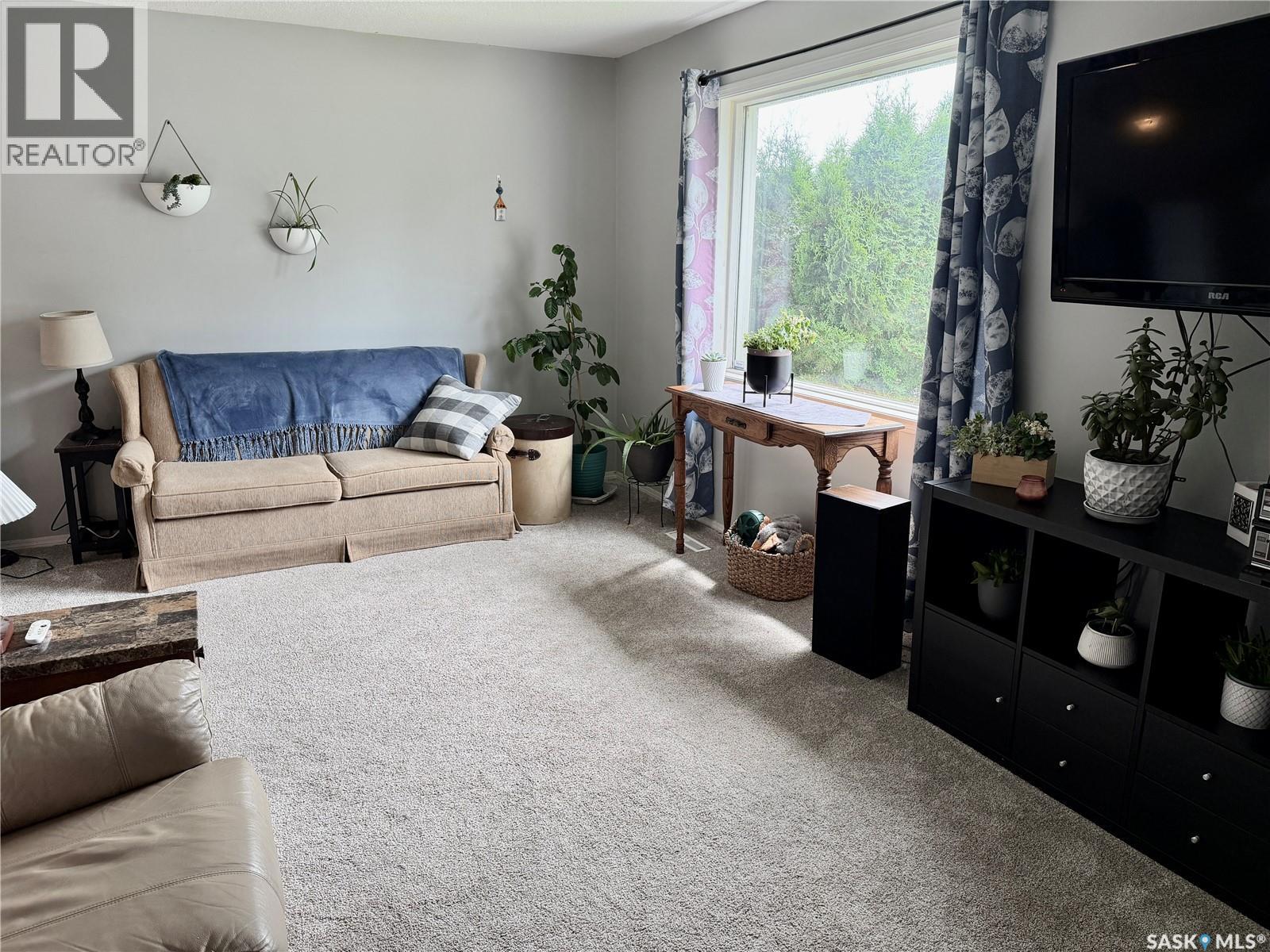 41 Campbell Place, Clavet, SK - Indoor Photo Showing Living Room