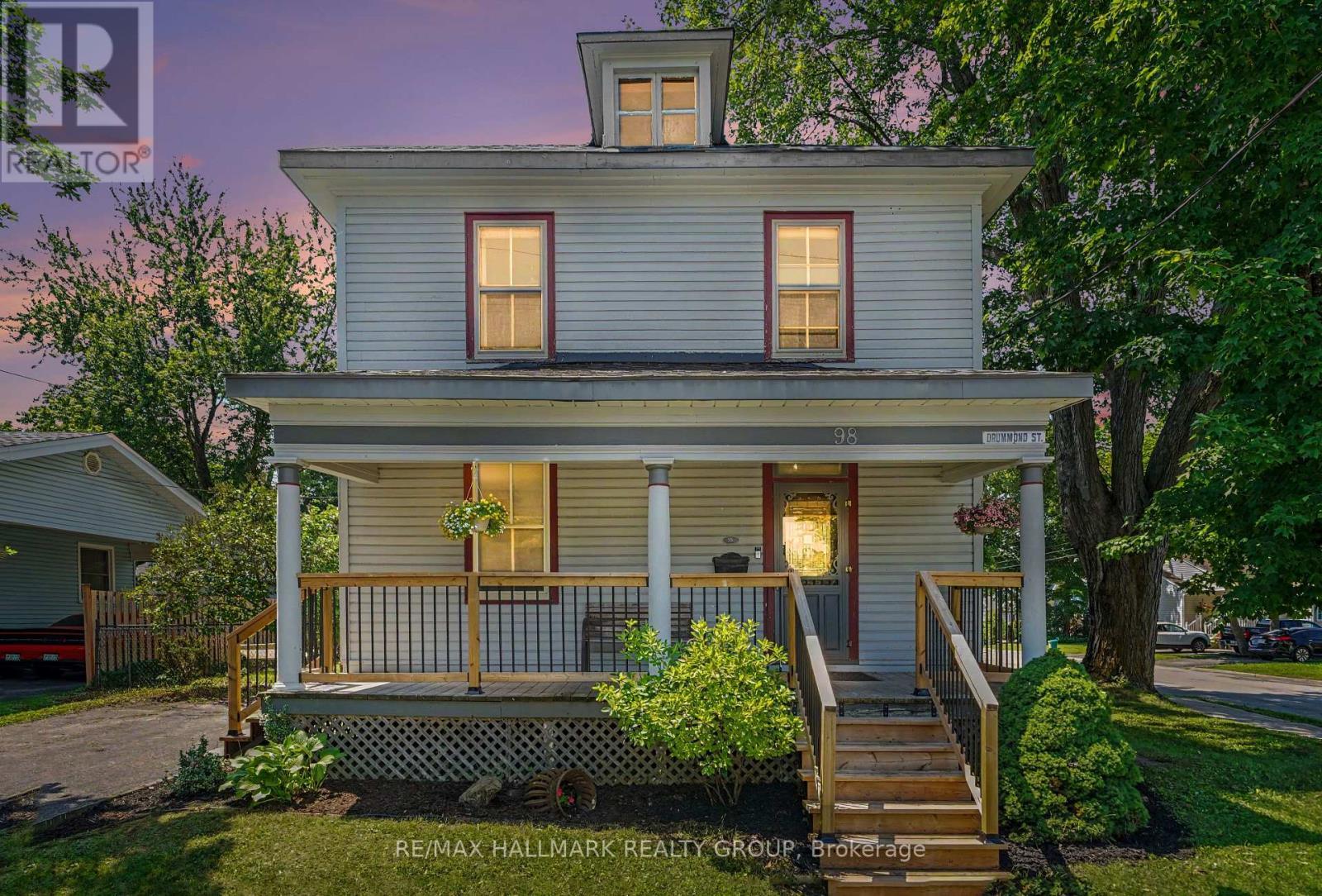 98 Drummond Street E, Perth, ON - Outdoor With Deck Patio Veranda