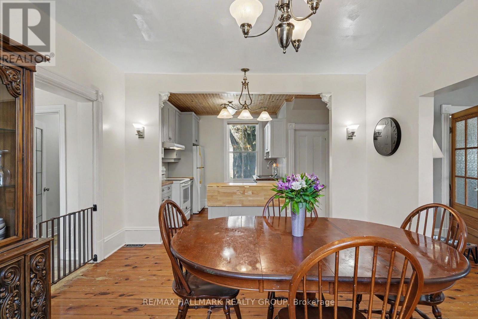 98 Drummond Street E, Perth, ON - Indoor Photo Showing Dining Room