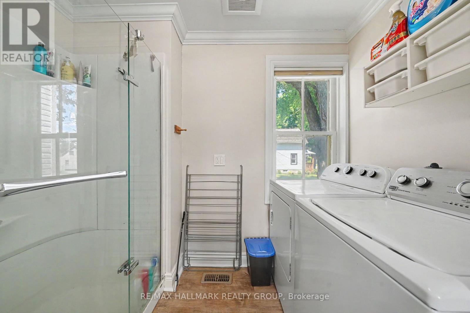 98 Drummond Street E, Perth, ON - Indoor Photo Showing Laundry Room