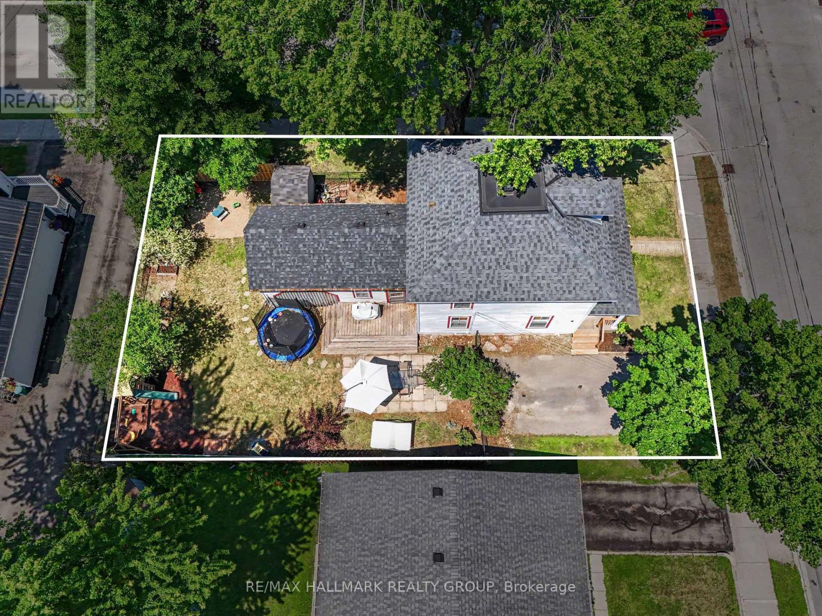 98 Drummond Street E, Perth, ON - Outdoor