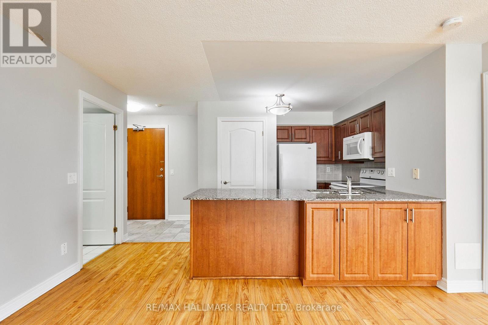 307 - 60 Disera Drive, Vaughan, ON - Indoor Photo Showing Kitchen