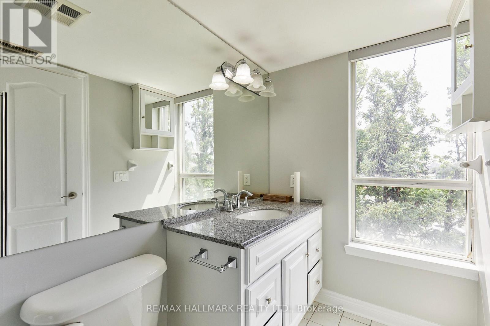307 - 60 Disera Drive, Vaughan, ON - Indoor Photo Showing Bathroom