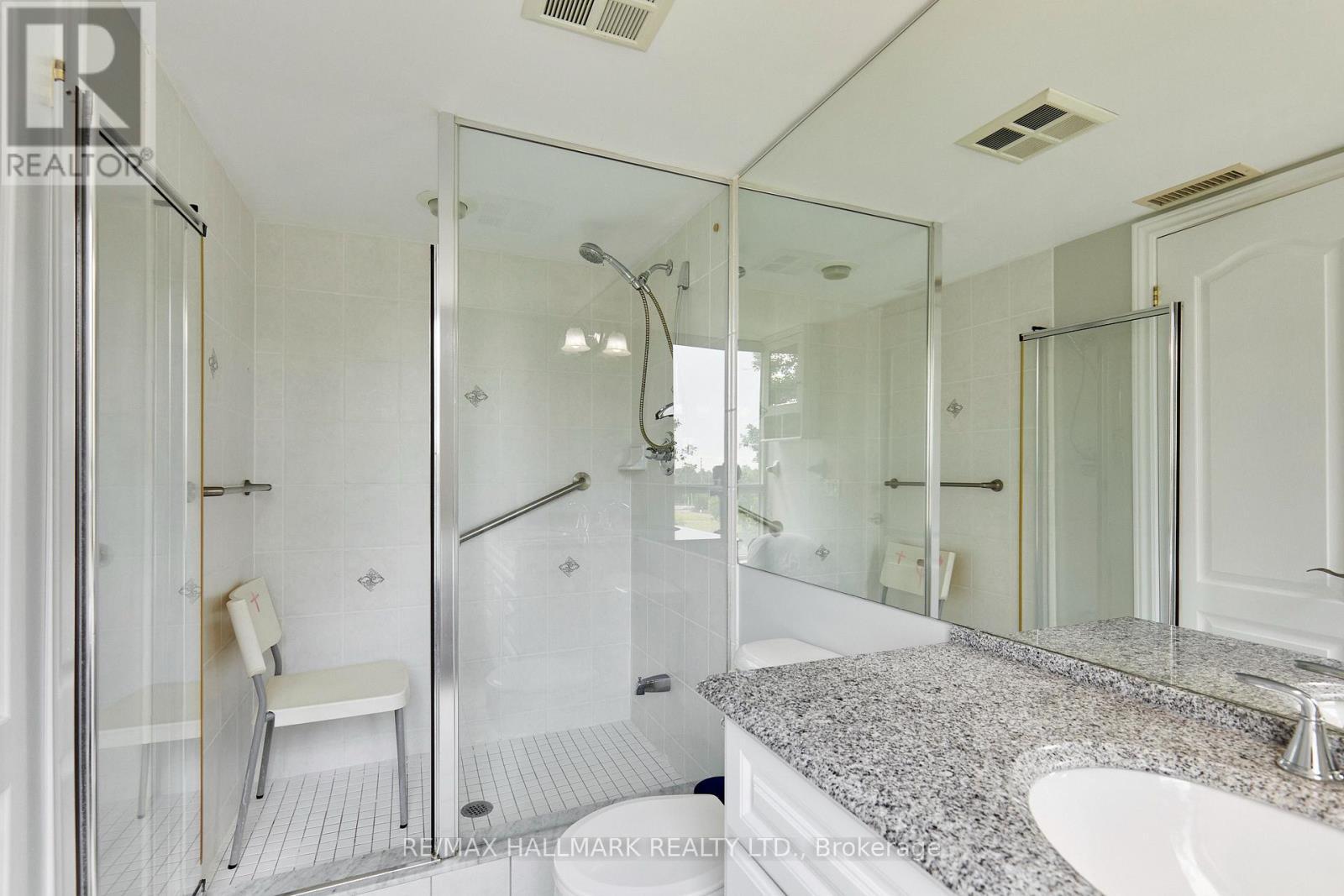 307 - 60 Disera Drive, Vaughan, ON - Indoor Photo Showing Bathroom