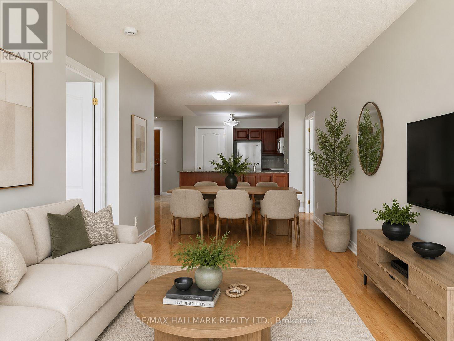 307 - 60 Disera Drive, Vaughan, ON - Indoor Photo Showing Living Room
