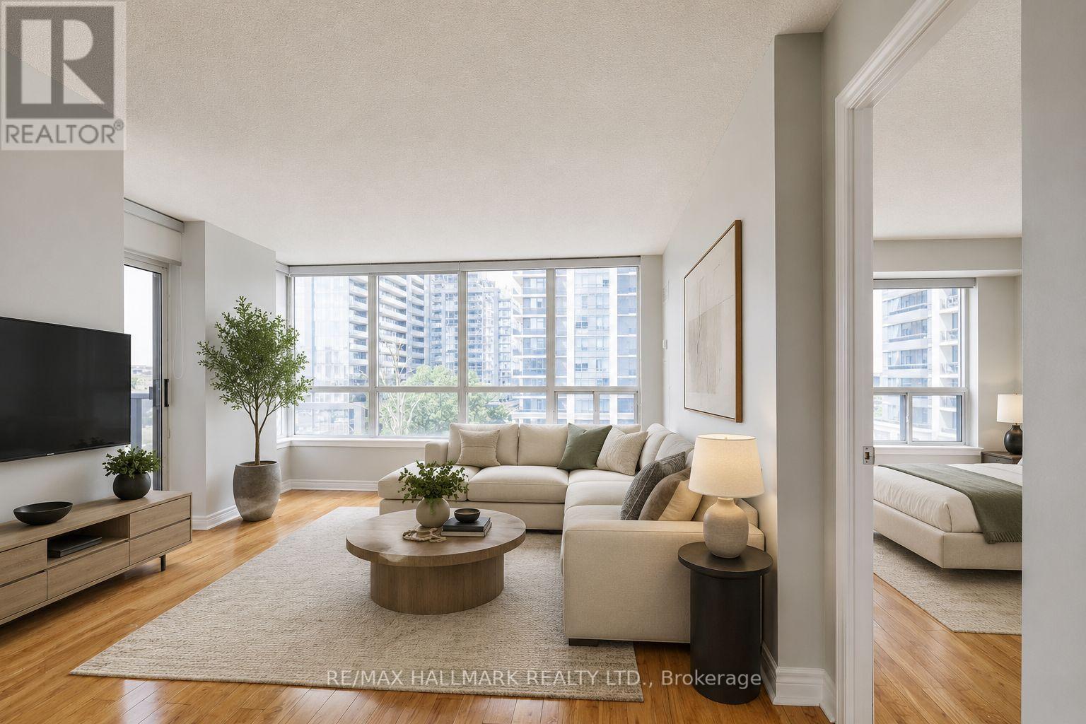 307 - 60 Disera Drive, Vaughan, ON - Indoor Photo Showing Living Room