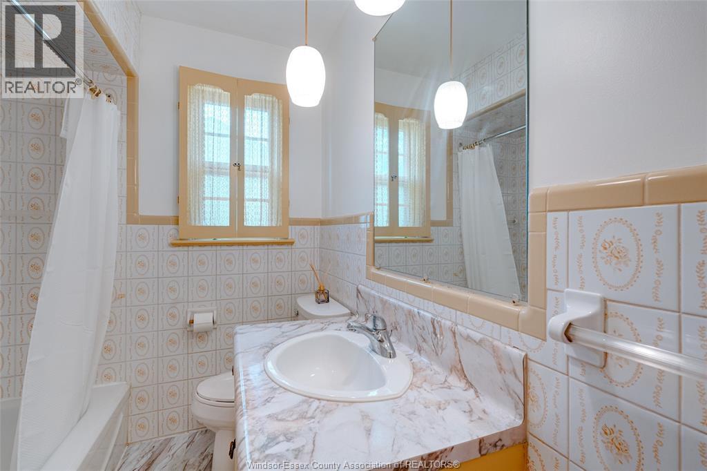 3256 Dominion Boulevard, Windsor, ON - Indoor Photo Showing Bathroom