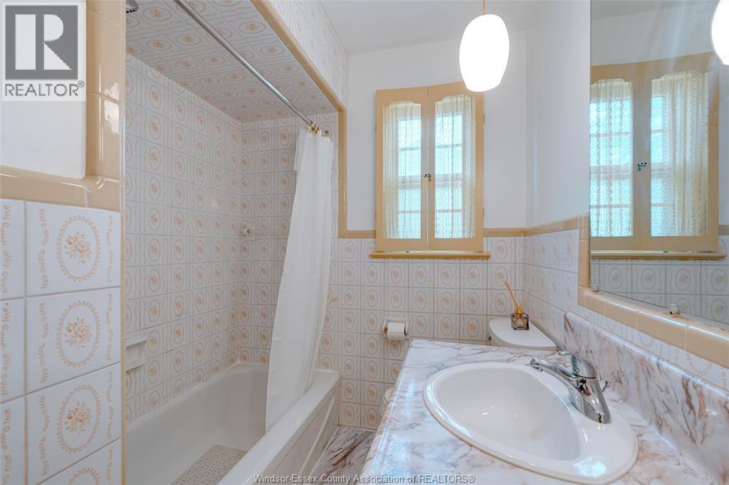 3256 Dominion Boulevard, Windsor, ON - Indoor Photo Showing Bathroom