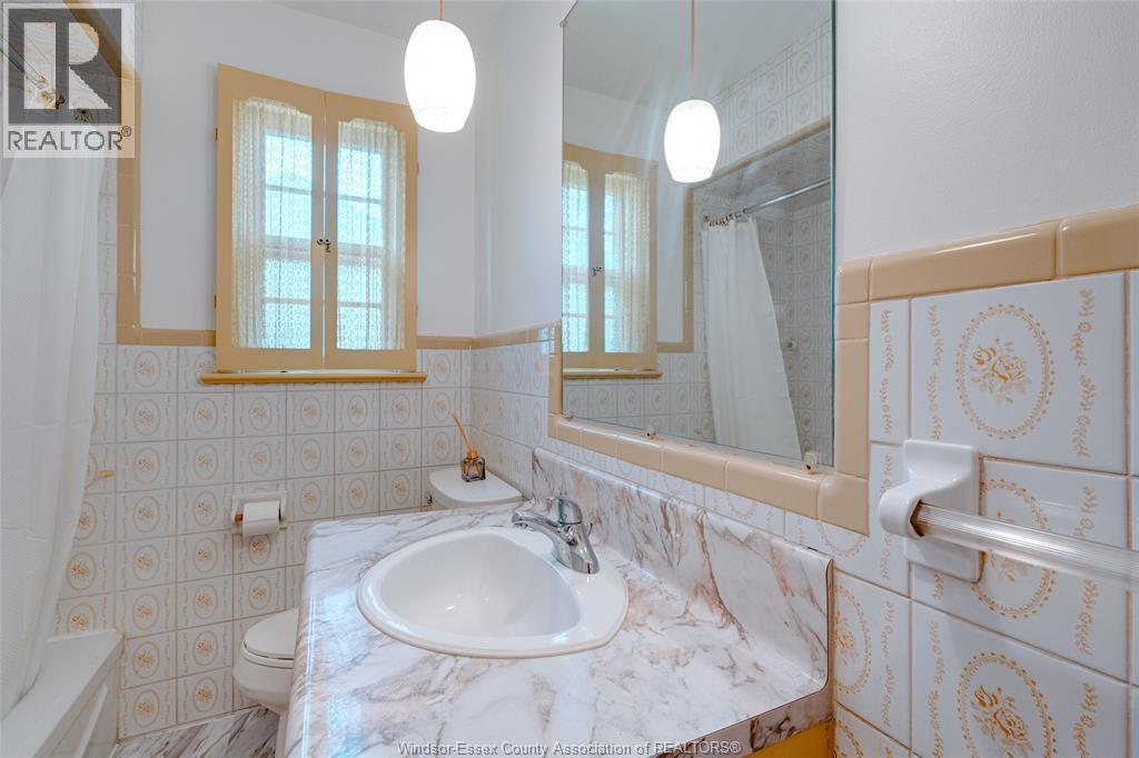 3256 Dominion Boulevard, Windsor, ON - Indoor Photo Showing Bathroom