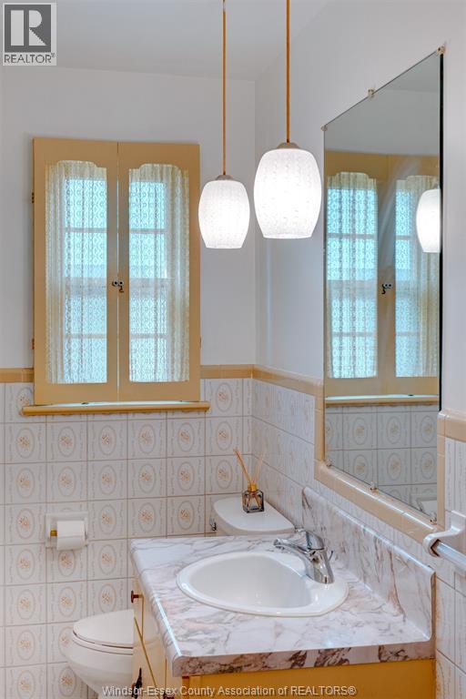 3256 Dominion Boulevard, Windsor, ON - Indoor Photo Showing Bathroom