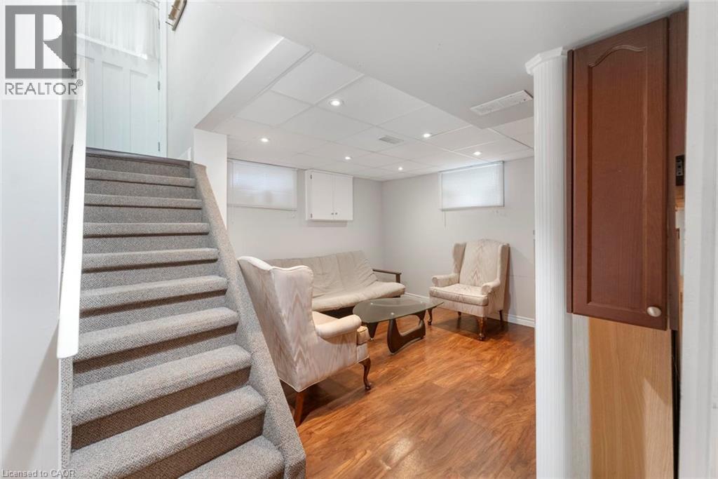 1063 Joan Drive, Burlington, ON - Indoor Photo Showing Other Room
