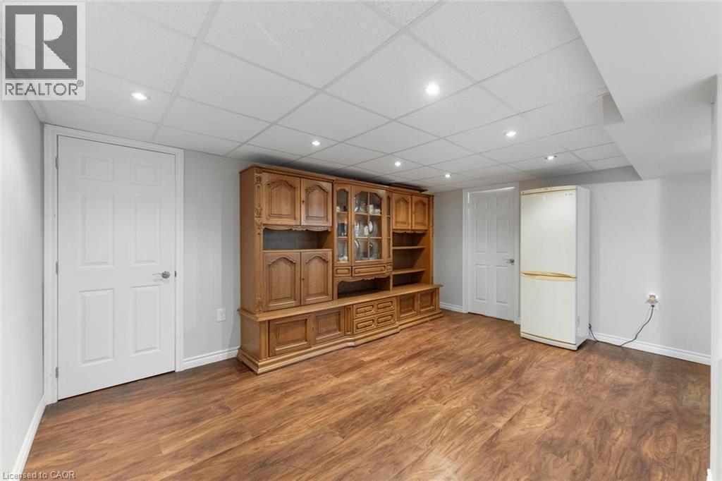 1063 Joan Drive, Burlington, ON - Indoor