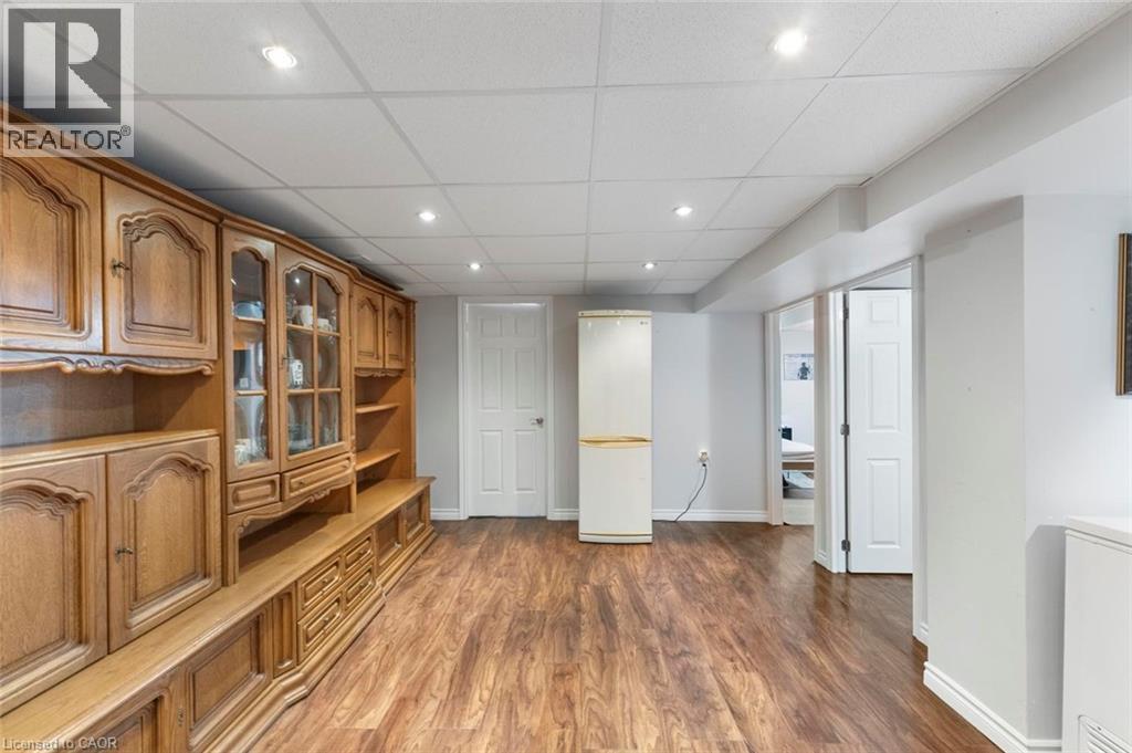 1063 Joan Drive, Burlington, ON - Indoor Photo Showing Other Room