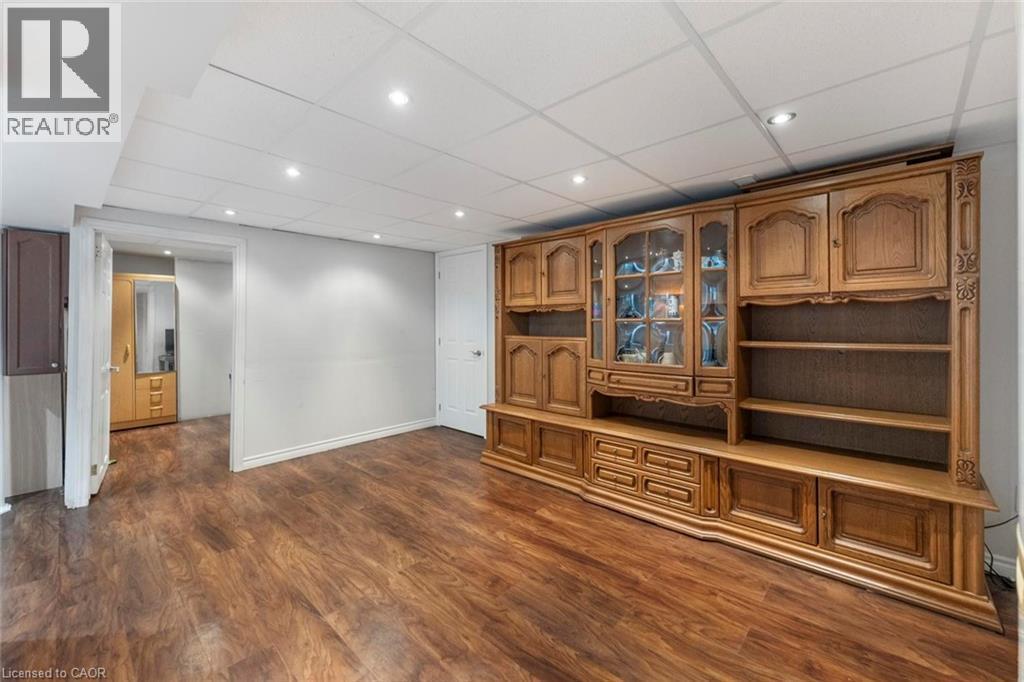 1063 Joan Drive, Burlington, ON - Indoor Photo Showing Other Room